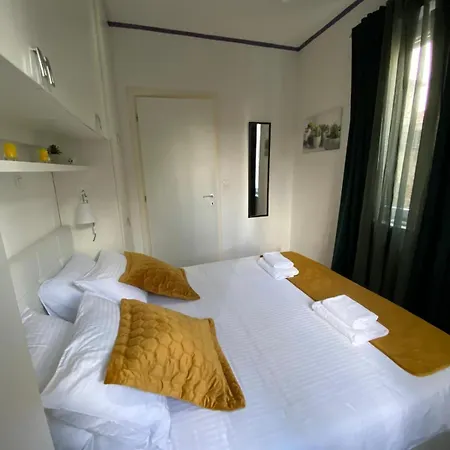 شقة George Apartment, Renovated 2024, Downtown *